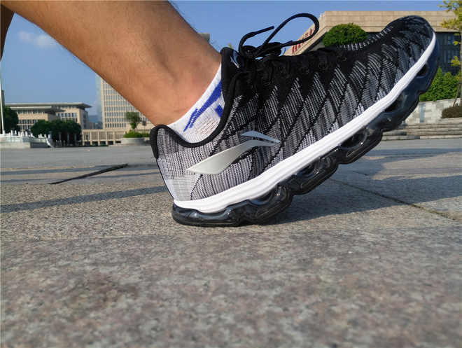 李宁弧型跑鞋,极致软弹跑鞋李宁