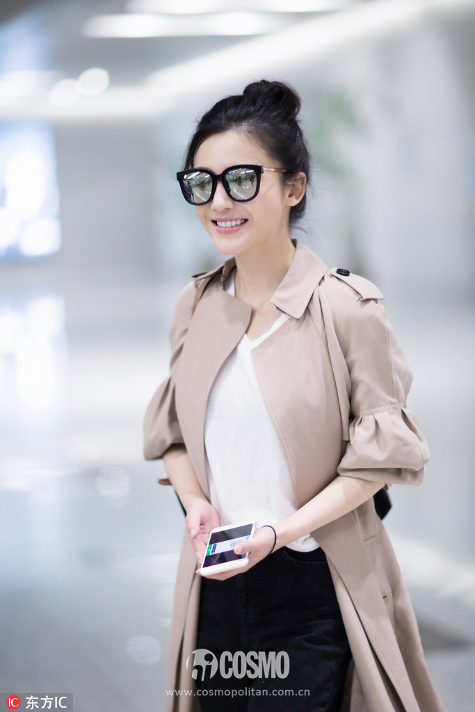 刚买完周冬雨的条纹西服，我又盯上了高圆圆的薄风衣