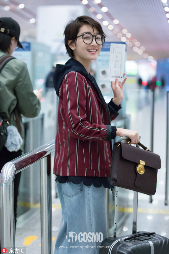 刚买完周冬雨的条纹西服，我又盯上了高圆圆的薄风衣