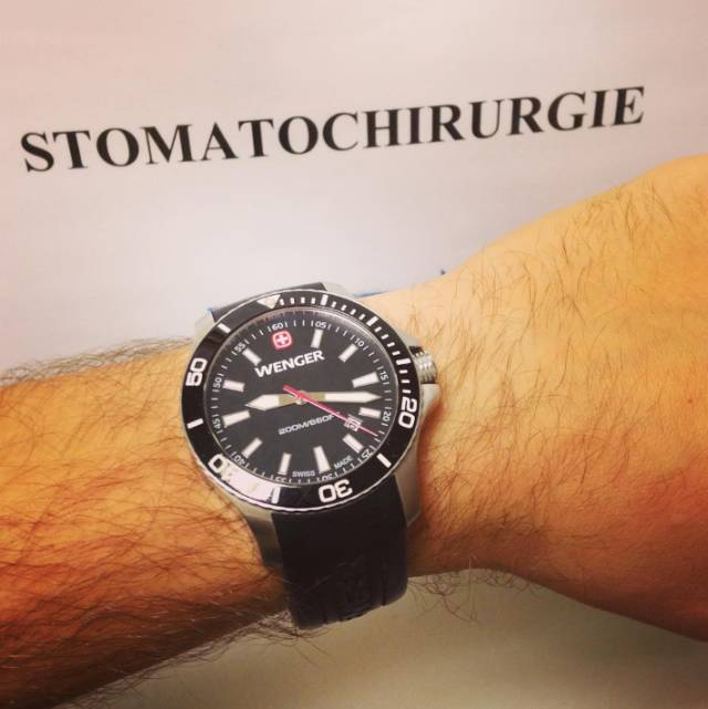 手表不一定要戴在手上面,手表不能超过15万