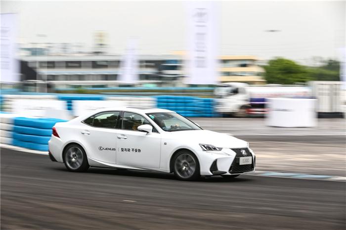 “型与动,不妥协”赛道体验雷克萨斯IS