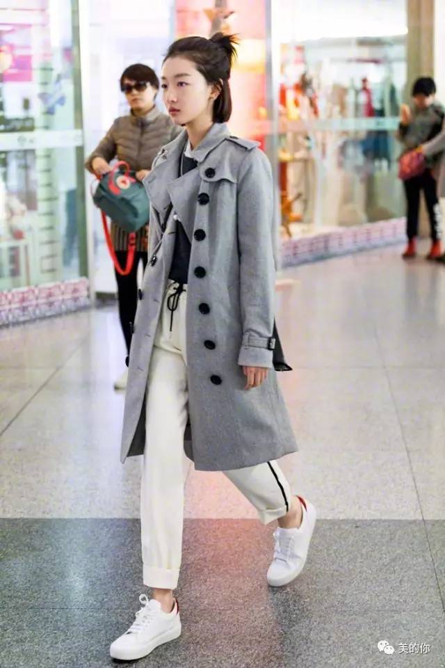 休闲九分裤搭配运动鞋好看吗,直筒九分裤怎么搭配运动鞋