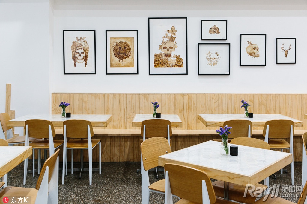 继炭黑冰激凌后黑芝麻糊版本的哥特拿铁也迈上了人生巅峰