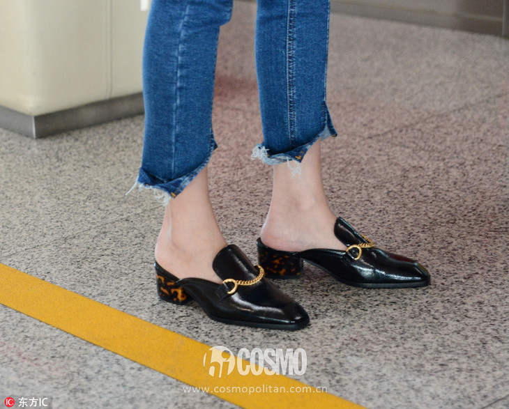 刚买完周冬雨的条纹西服，我又盯上了高圆圆的薄风衣