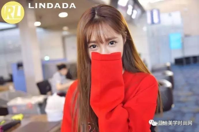 关晓彤沈梦辰合作舞台花絮,明星私服沈梦辰