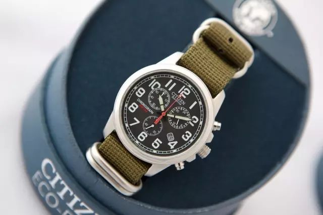 手表不一定要戴在手上面,手表不能超过15万