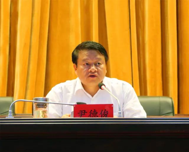 弥渡县表彰优秀教师,被评为县优秀教师奖状