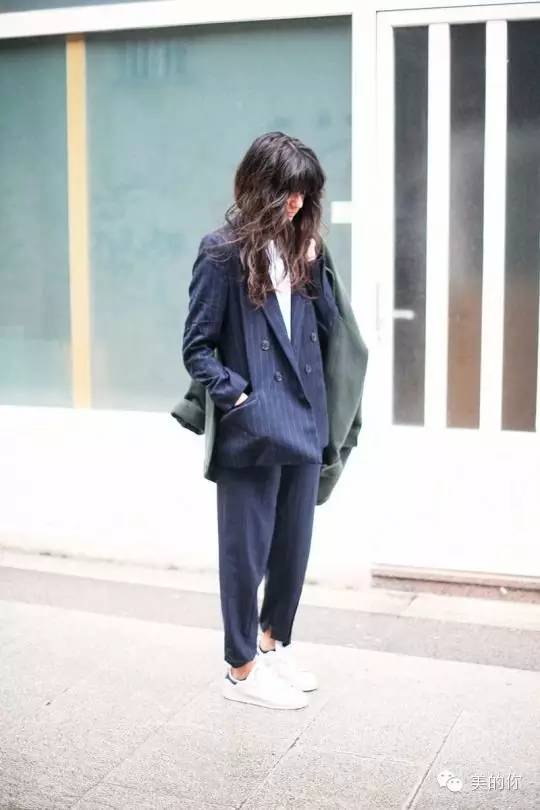 休闲九分裤搭配运动鞋好看吗,直筒九分裤怎么搭配运动鞋