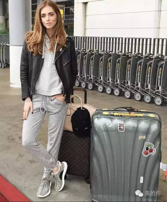 休闲九分裤搭配运动鞋好看吗,直筒九分裤怎么搭配运动鞋