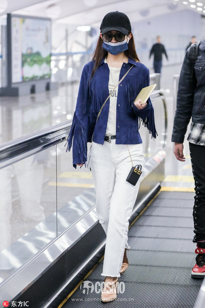 刚买完周冬雨的条纹西服，我又盯上了高圆圆的薄风衣