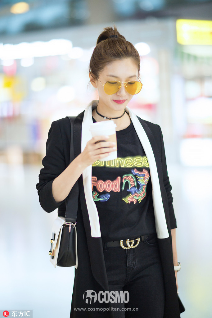 刚买完周冬雨的条纹西服，我又盯上了高圆圆的薄风衣