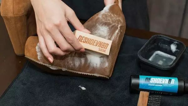 鞋子也可以用神仙水防晒霜，还可以做“脚膜”？