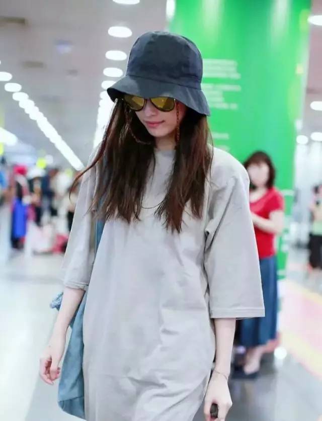 当倪妮赵丽颖同框,赵丽颖倪妮穿背带裤