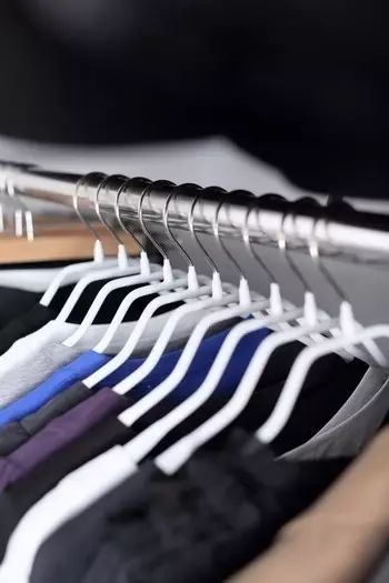 衣架选不好，你的贵衣服都毁了！