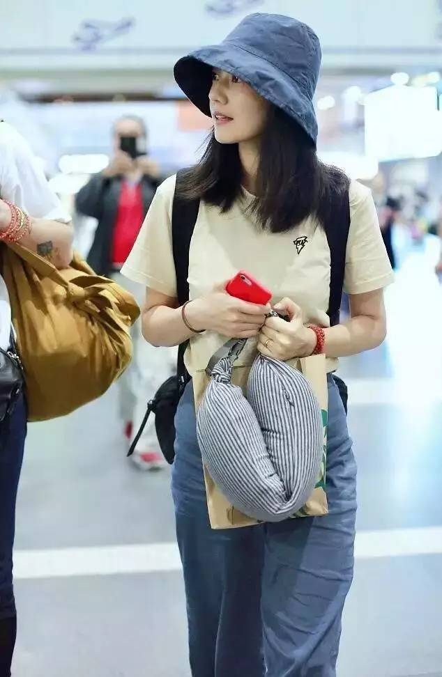 当倪妮赵丽颖同框,赵丽颖倪妮穿背带裤