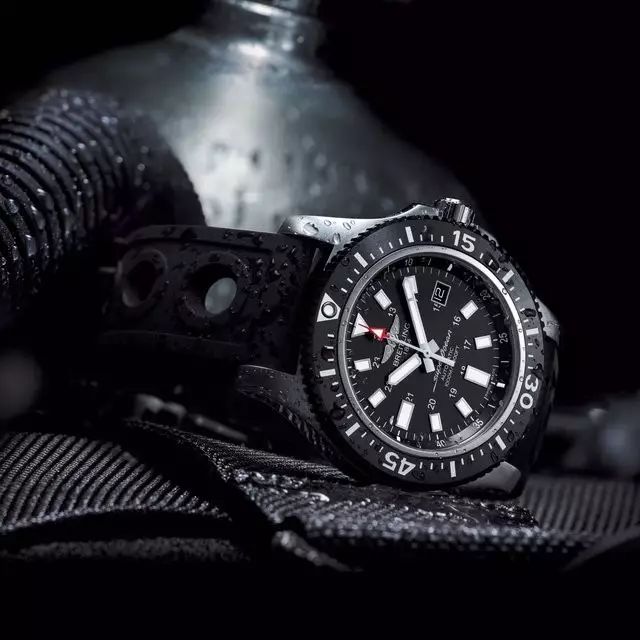 女人戴表戴在左手还是右手比较好,女人戴表不管贵还是便宜