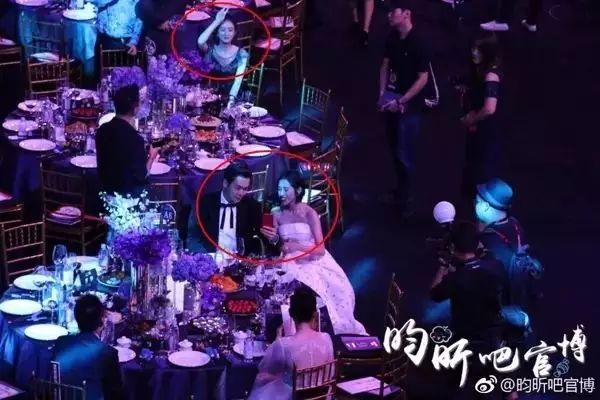 「娱乐圈原创点评」在某场公益活动里，几乎半个娱乐圈情侣家属的明星都出来虐狗了……为什么这么虐赵丽颖，单身汪招惹谁了～