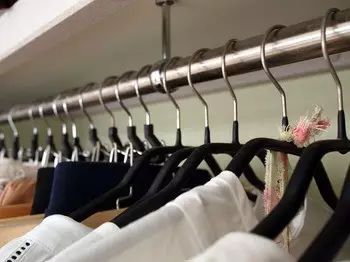 衣架选不好，你的贵衣服都毁了！