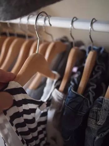 衣架选不好，你的贵衣服都毁了！