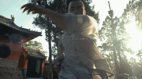 为了看这部豆瓣8.9的纪录片，我去商场买了一台4K电视