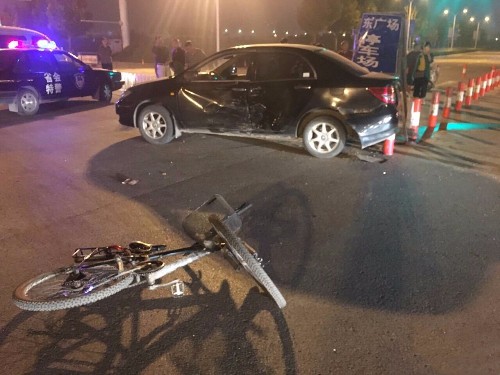 石家庄男子撞人,石家庄一男子酒后驾车连撞6车