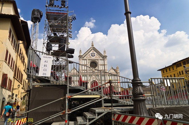 佛罗伦萨建筑圣十字教堂的特色 (圣十字教堂在佛罗伦萨位置)