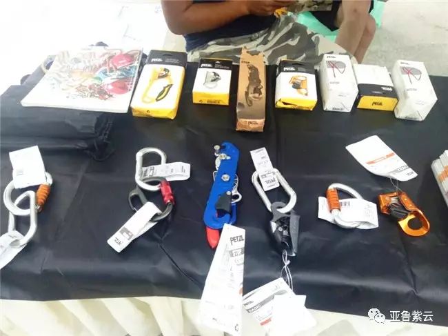 「图文直播」2017中国紫云格凸国际攀岩节‘多彩贵州’攀岩公开赛开幕式