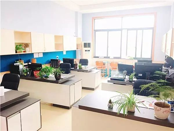 这所小学不仅拥有无敌湖景,还有一个滨江历史博物馆