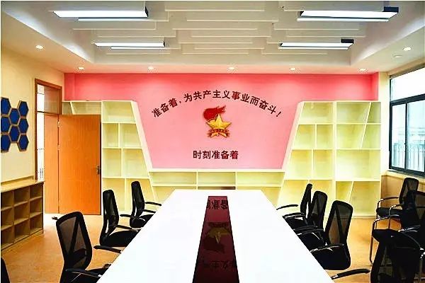 这所小学不仅拥有无敌湖景,还有一个滨江历史博物馆