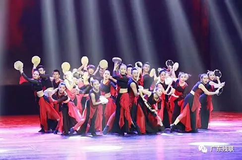 播撒特殊艺术的火种——聆听广东汕头聋人学校舞蹈辅导师庄文洁的故事