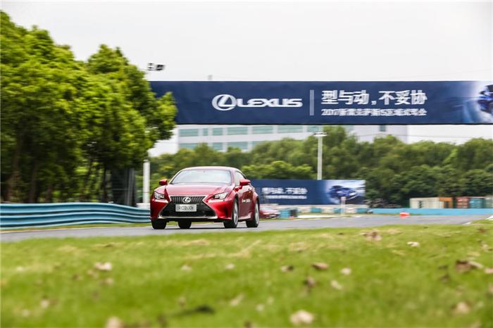 “型与动,不妥协”赛道体验雷克萨斯IS