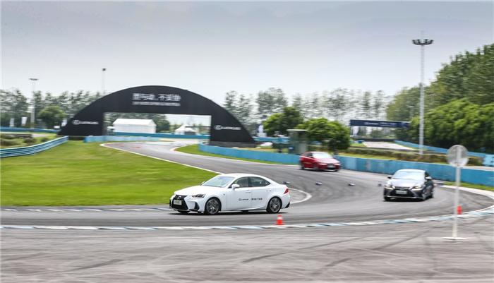 “型与动,不妥协”赛道体验雷克萨斯IS