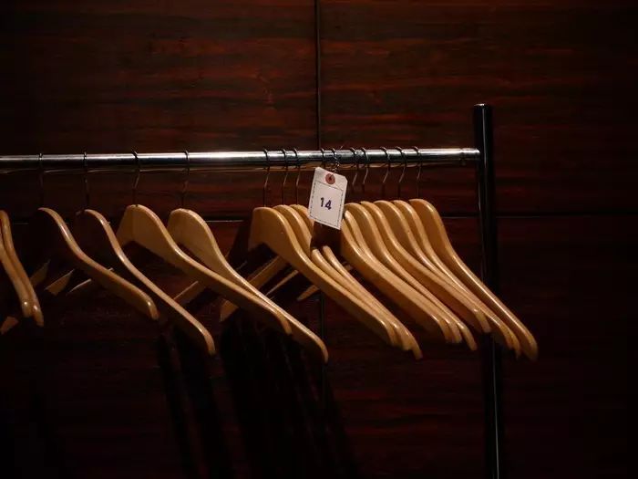 衣架选不好，你的贵衣服都毁了！