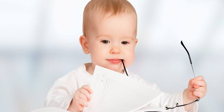 耳朵流黄水堵耳朵,三个月的婴儿挠耳朵耳朵里流黄水