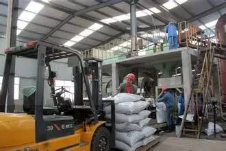 肥料结块直接扔地对菜有效果吗,肥料结块是起反应吗