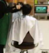 澳洲花园门口人气最旺盛的理发店老板跑路！原VIP卡须再充500元才能用？新店家：不强制，旧卡可继续用