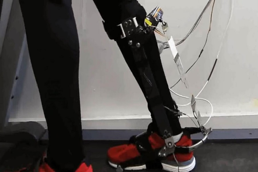 机器人外骨骼矫正脑瘫儿童“屈膝步态”，助其直立行走