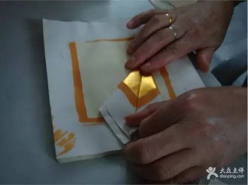 黄纸手工折纸菠萝元宝,中秋节元宝折纸的教程简单又漂亮