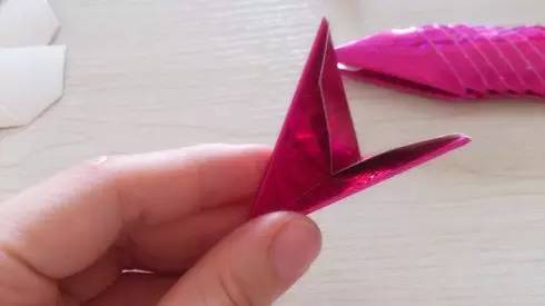 黄纸手工折纸菠萝元宝,中秋节元宝折纸的教程简单又漂亮