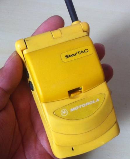 朋友圈被“10年前的手机”刷屏了，小布老泪纵横······