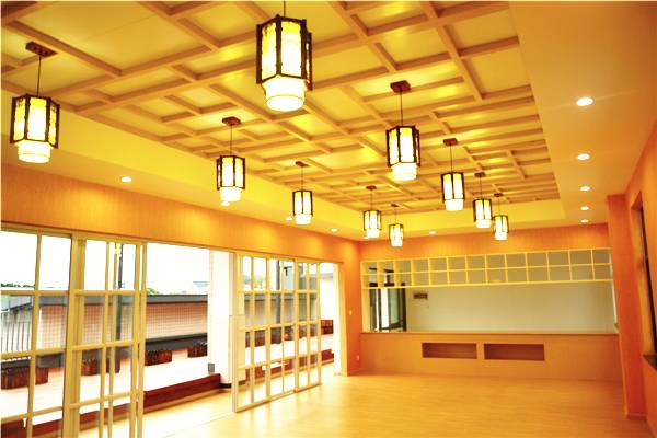 这所小学不仅拥有无敌湖景,还有一个滨江历史博物馆