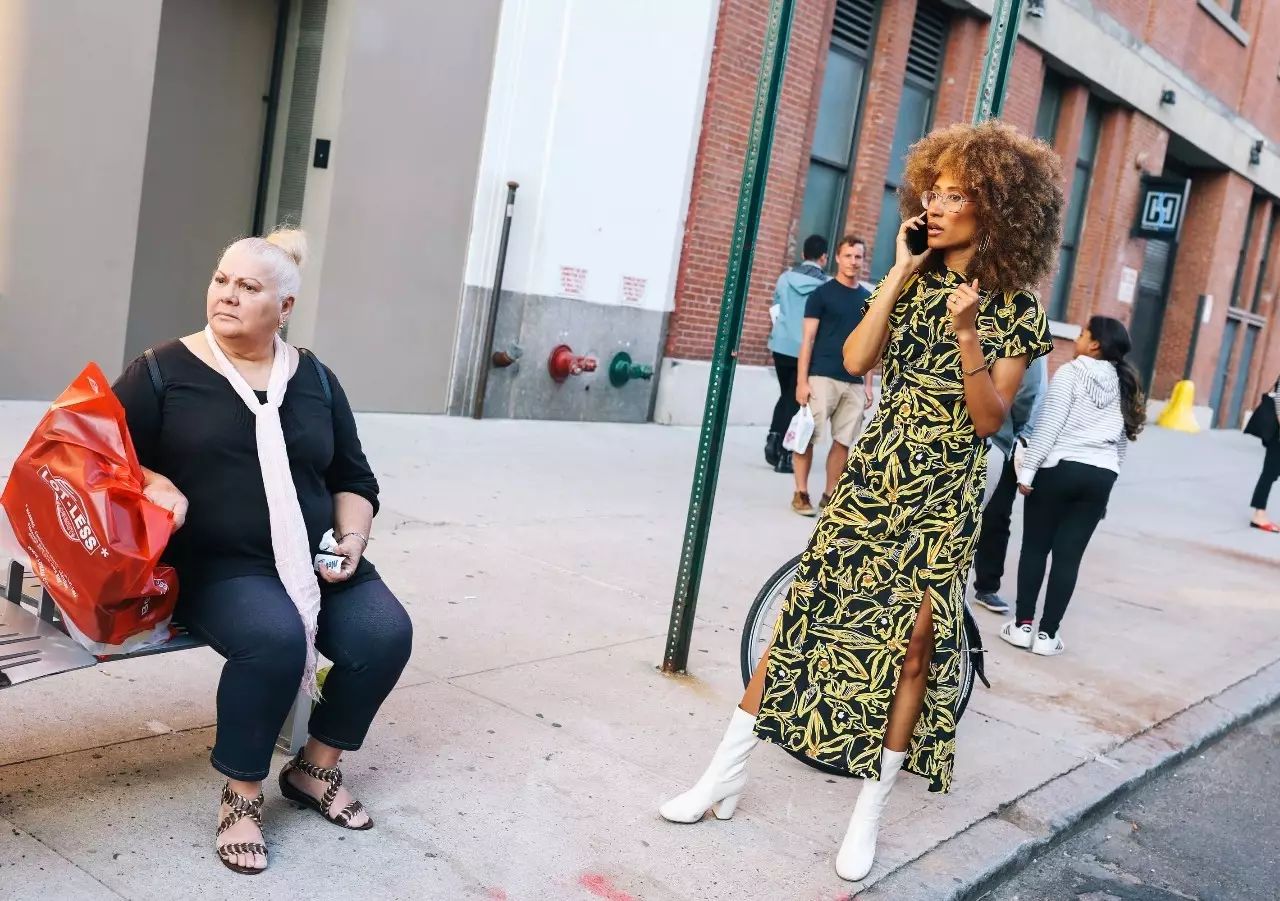 我算过了|这个只有9件单品的「胶囊衣橱」去时装周街拍一礼拜没问题~