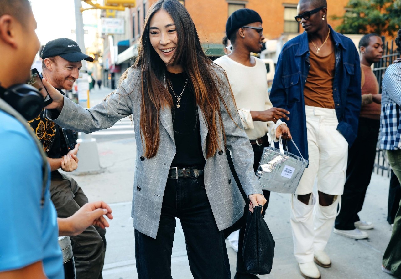 我算过了|这个只有9件单品的「胶囊衣橱」去时装周街拍一礼拜没问题~