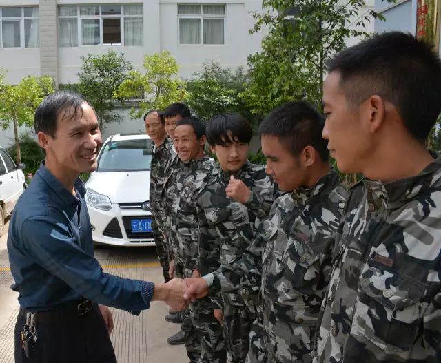 贫困户在外省工作有没有1000元拿,贫困户人群在外工作需要多少补贴