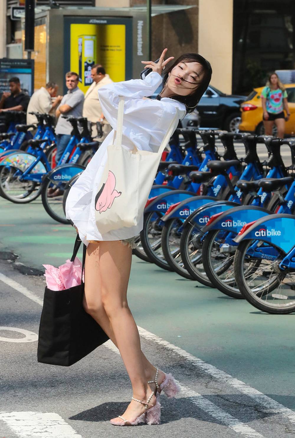 杨幂周冬雨时尚任性穿,杨幂周冬雨t恤