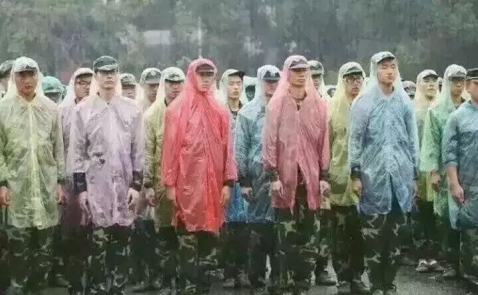 没经历过磨难不足以谈人生,没经历过军训的人