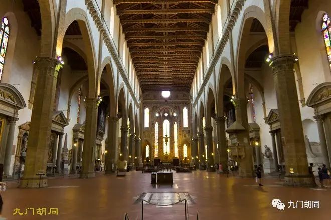 佛罗伦萨建筑圣十字教堂的特色 (圣十字教堂在佛罗伦萨位置)