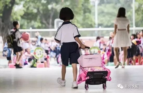 拉杆减负护脊书包中学生,拉杆书包小学生减负