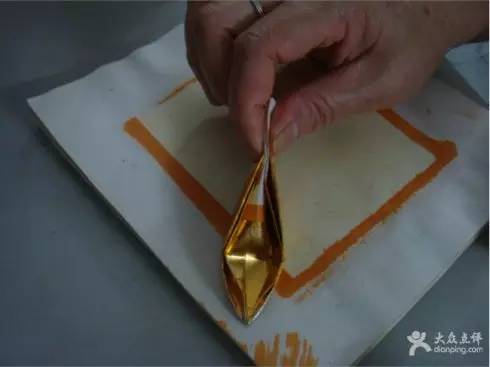 黄纸手工折纸菠萝元宝,中秋节元宝折纸的教程简单又漂亮