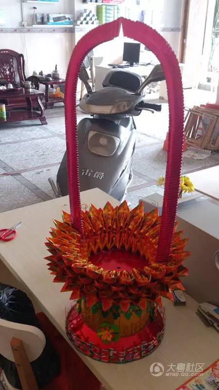 黄纸手工折纸菠萝元宝,中秋节元宝折纸的教程简单又漂亮